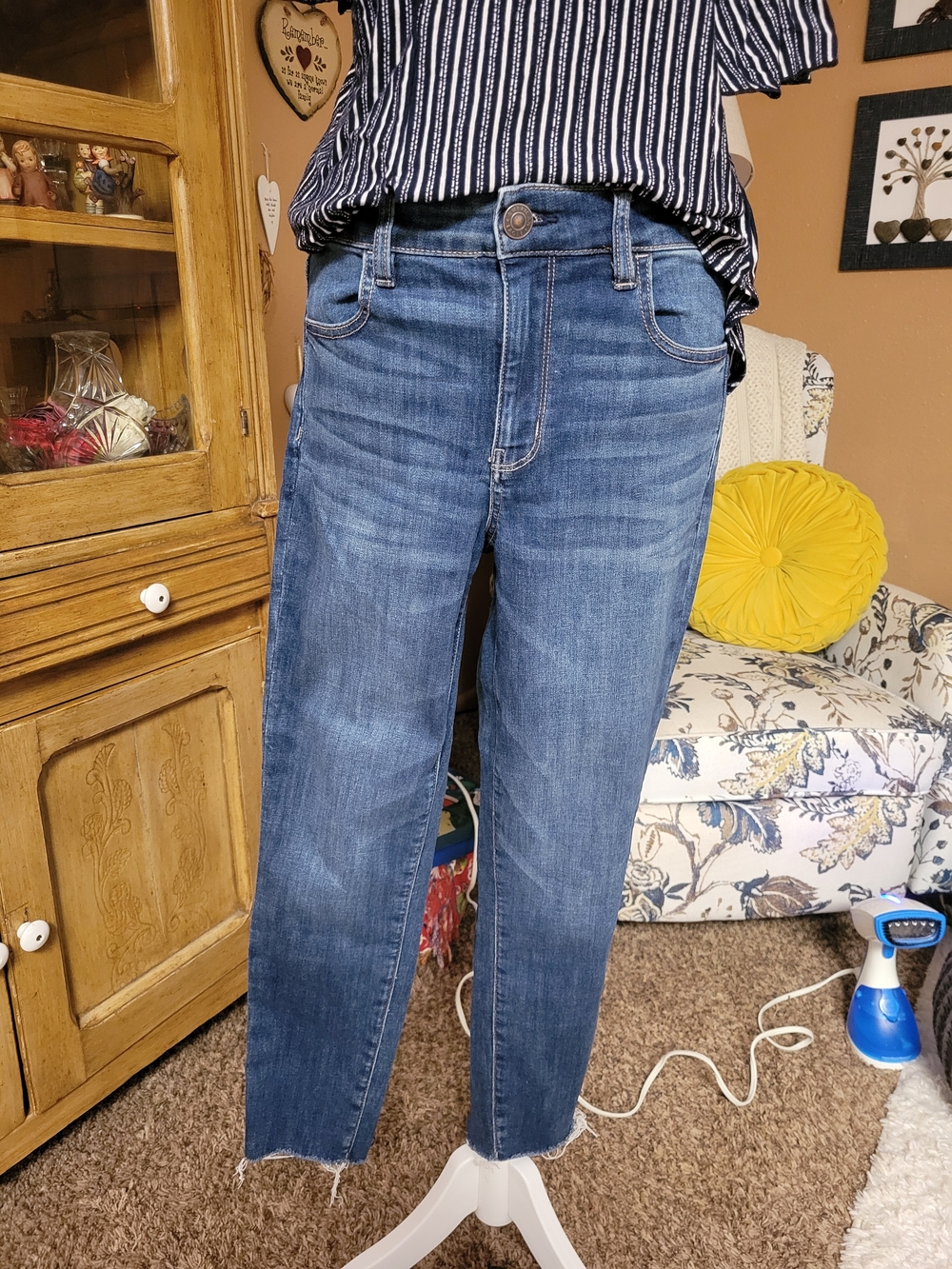 American Eagle Outfitters Mid-Blue Ankle Straight Jeans sz 10
